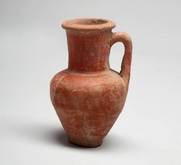  Artist unknown, Jug, 1550–1069 BCE, earthenware. Gift of the Egypt Exploration Fund, 1909. Te Papa (FE000069)